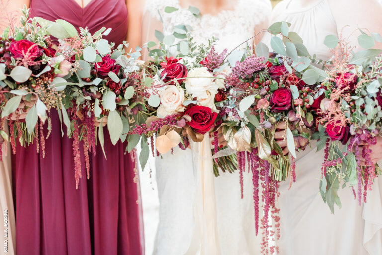 How to Get the Perfect Wedding Flower Arrangements for Your Wedding?
