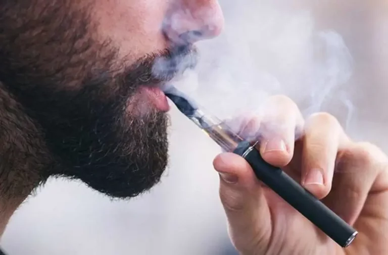 Fume Vaping vs. Traditional Smoking: Which is Better?